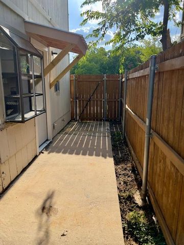 9901 Roxanna DR A, Austin, TX 78748