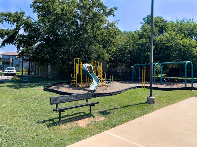 9901 Roxanna DR A, Austin, TX 78748