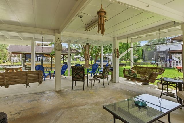 6371 Shawnee St., Kiln, MS 39556