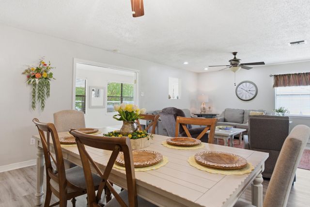 6371 Shawnee St., Kiln, MS 39556
