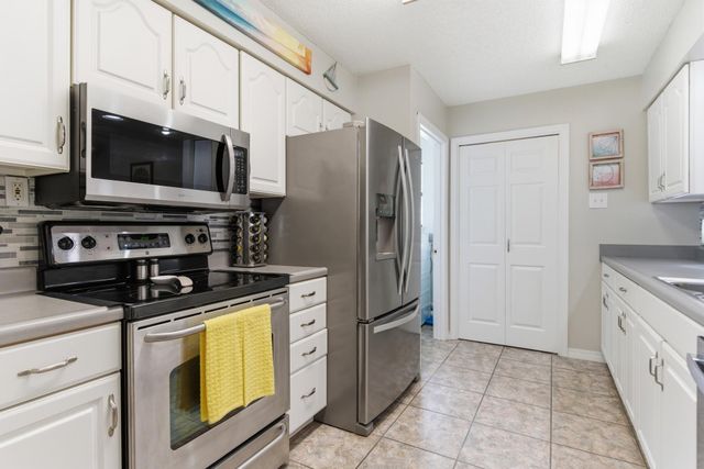 6371 Shawnee St., Kiln, MS 39556