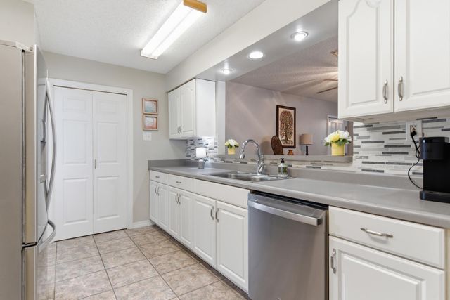 6371 Shawnee St., Kiln, MS 39556