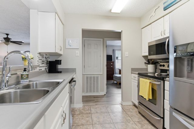 6371 Shawnee St., Kiln, MS 39556