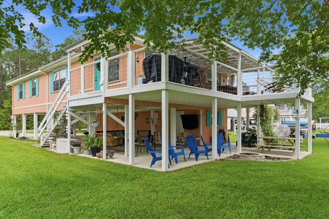 6371 Shawnee St., Kiln, MS 39556