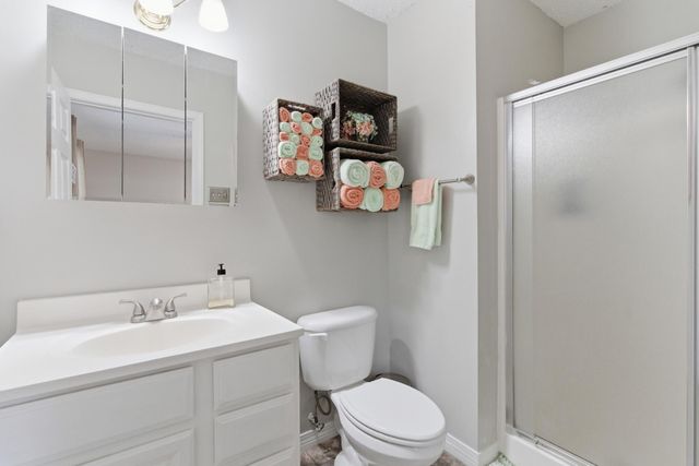 6371 Shawnee St., Kiln, MS 39556