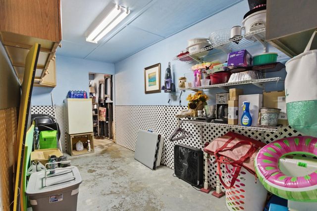 6371 Shawnee St., Kiln, MS 39556