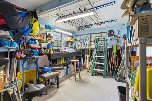 6371 Shawnee St., Kiln, MS 39556