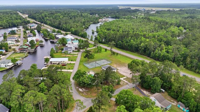 6371 Shawnee St., Kiln, MS 39556