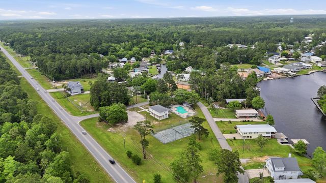 6371 Shawnee St., Kiln, MS 39556