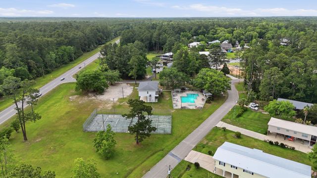 6371 Shawnee St., Kiln, MS 39556