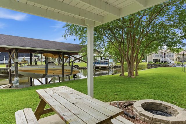 6371 Shawnee St., Kiln, MS 39556
