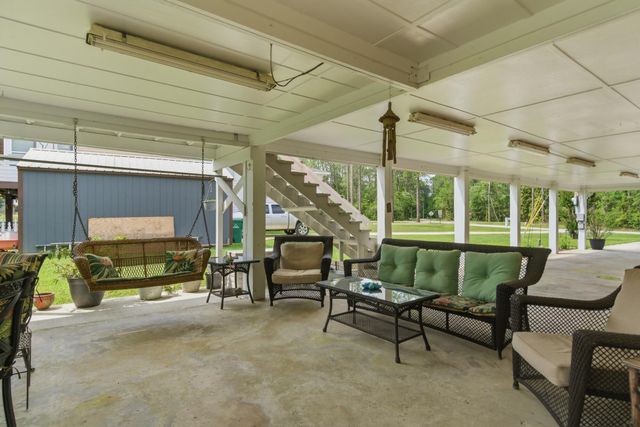 6371 Shawnee St., Kiln, MS 39556