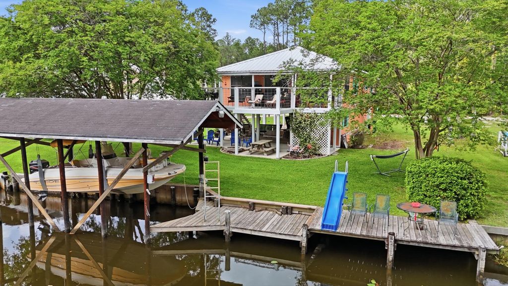 6371 Shawnee St., Kiln, MS 39556