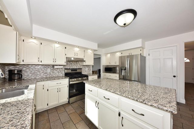 W173N5132 Mulberry LANE, Menomonee Falls, WI 53051