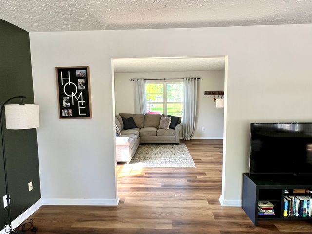 330 Hollowview Drive, Noblesville, IN 46060
