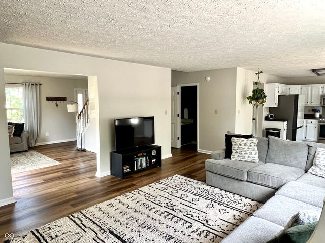 330 Hollowview Drive, Noblesville, IN 46060
