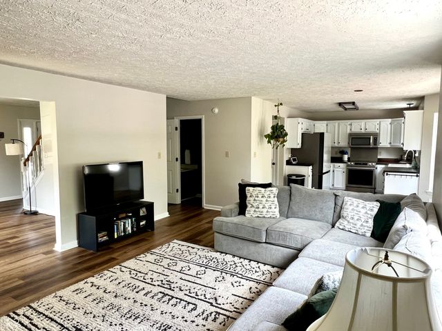 330 Hollowview Drive, Noblesville, IN 46060