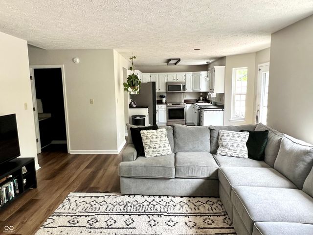 330 Hollowview Drive, Noblesville, IN 46060