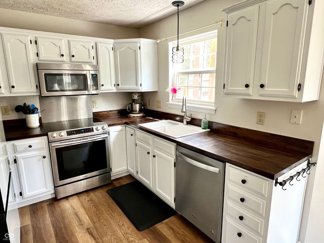 330 Hollowview Drive, Noblesville, IN 46060