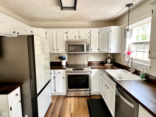 330 Hollowview Drive, Noblesville, IN 46060