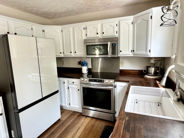330 Hollowview Drive, Noblesville, IN 46060