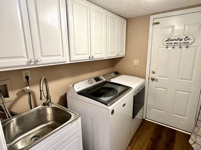 330 Hollowview Drive, Noblesville, IN 46060