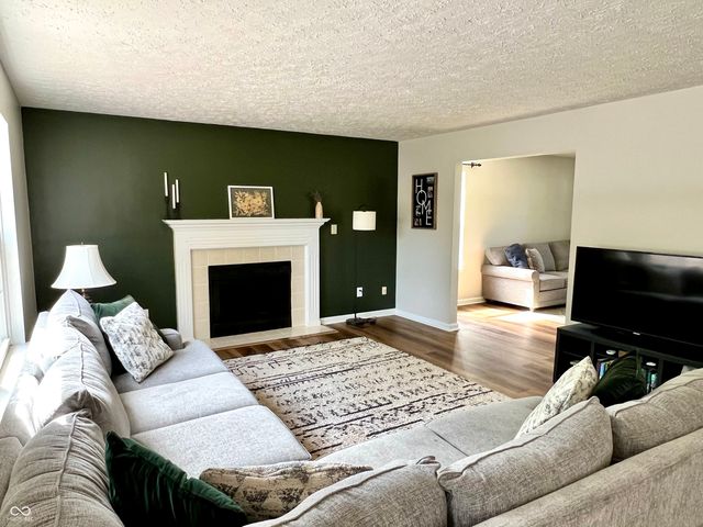 330 Hollowview Drive, Noblesville, IN 46060