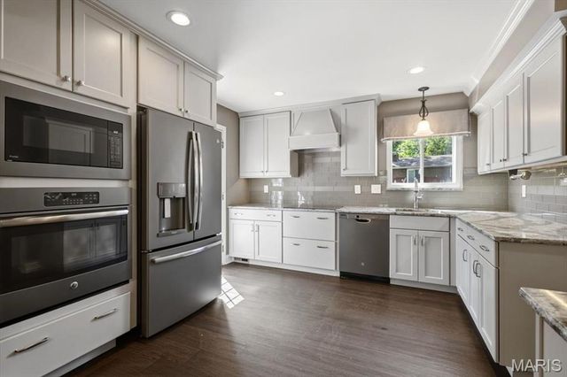 1743 Goldenhorn Court, Maryland Heights, MO 63043