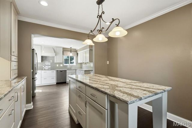 1743 Goldenhorn Court, Maryland Heights, MO 63043