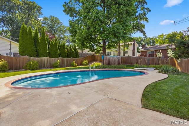 1743 Goldenhorn Court, Maryland Heights, MO 63043