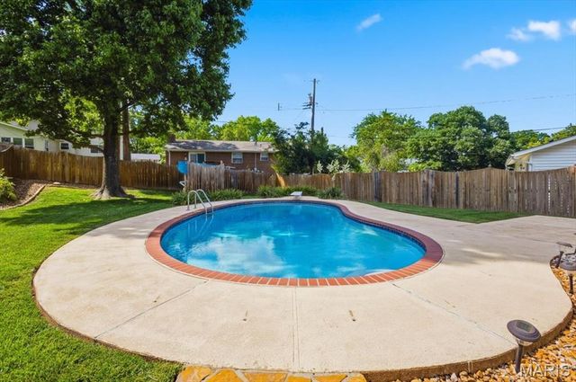 1743 Goldenhorn Court, Maryland Heights, MO 63043