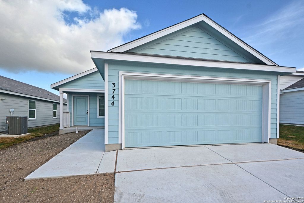 3744 AXIS HILL ST, New Braunfels, TX 78132