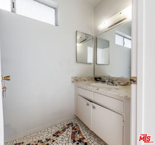 1522 S Centinela Avenue 210, Los Angeles, CA 90025