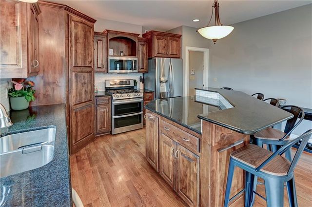 500 NE Woodpark Lane, Lee's Summit, MO 64086