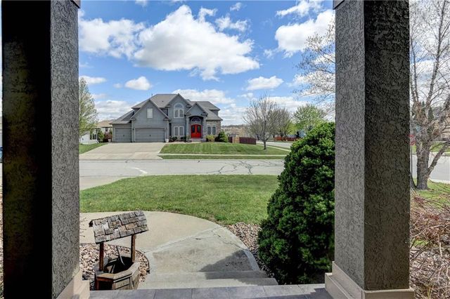 500 NE Woodpark Lane, Lee's Summit, MO 64086