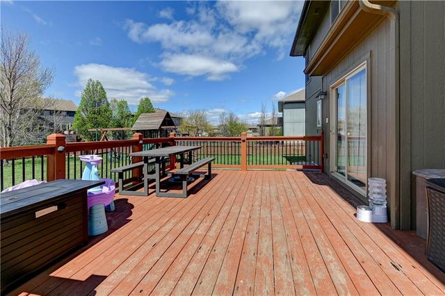 500 NE Woodpark Lane, Lee's Summit, MO 64086