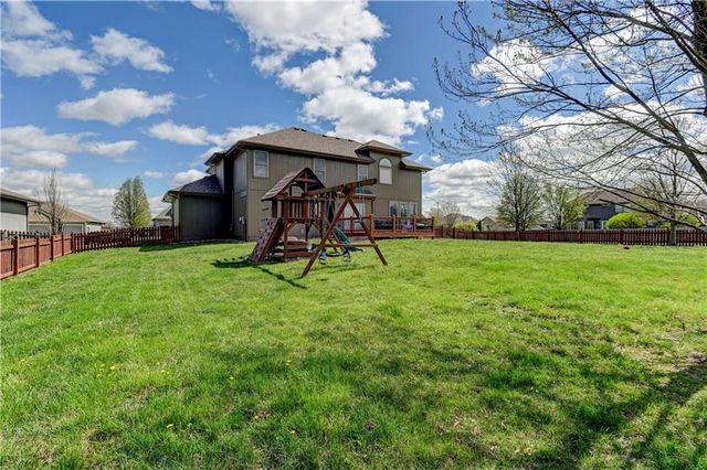 500 NE Woodpark Lane, Lee's Summit, MO 64086