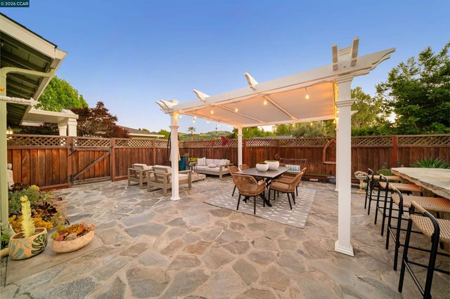 400 Fernando Ct, San Ramon, CA 94583