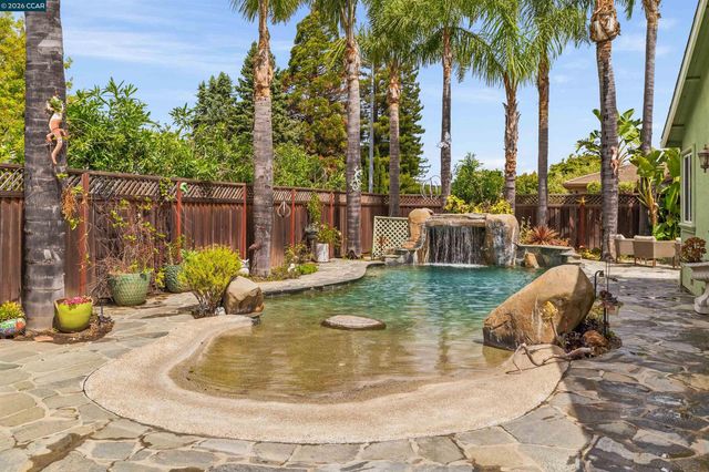 400 Fernando Ct, San Ramon, CA 94583