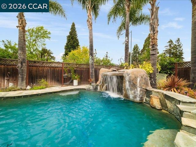400 Fernando Ct, San Ramon, CA 94583