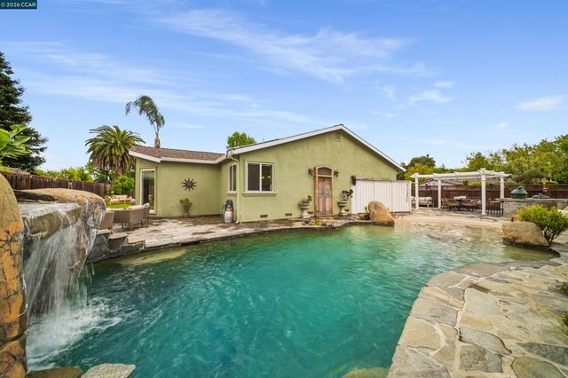 400 Fernando Ct, San Ramon, CA 94583