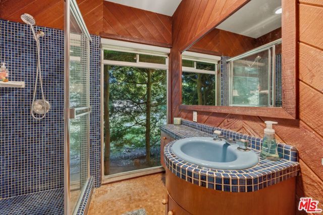 1133 Somera Road, Los Angeles, CA 90077