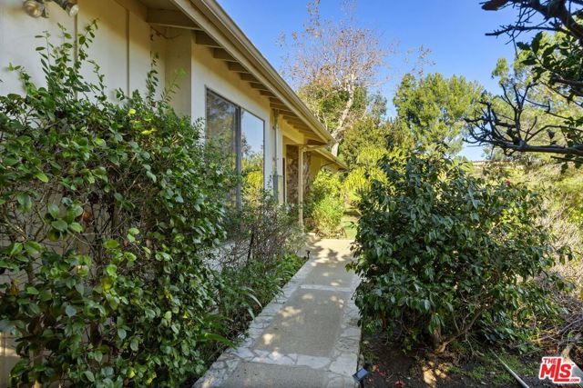 1133 Somera Road, Los Angeles, CA 90077