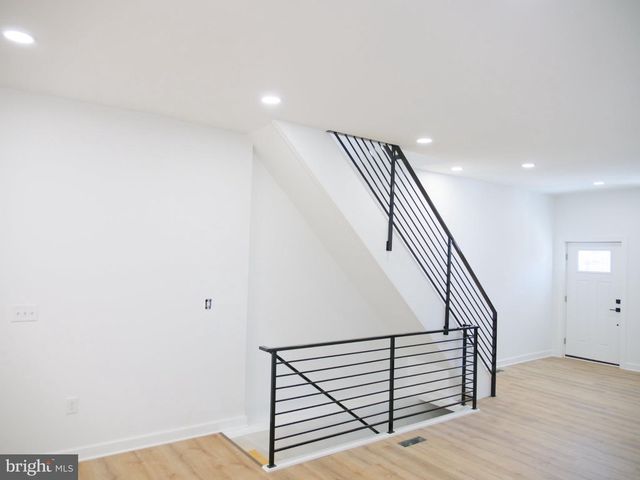 2555 N 33RD ST, Philadelphia, PA 19132