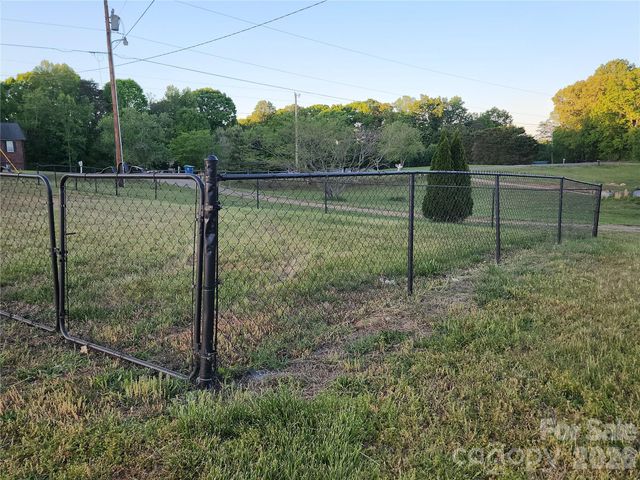 1734 Sneed Drive, Shelby, NC 28150