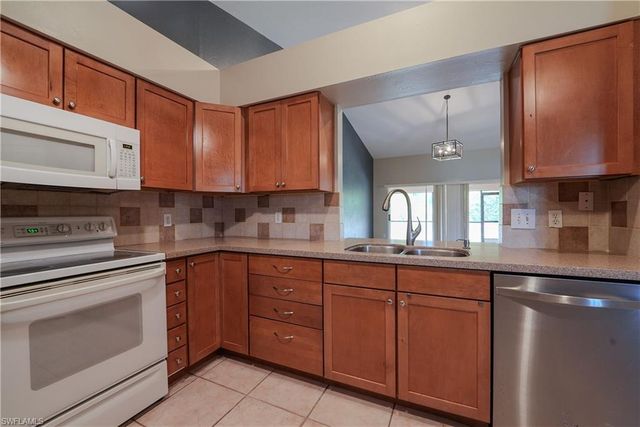 430 Saint Andrews BLVD 6, Naples, FL 34113