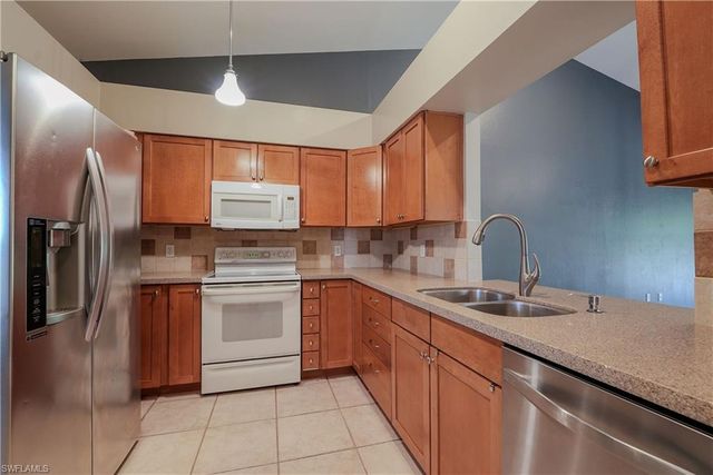 430 Saint Andrews BLVD 6, Naples, FL 34113