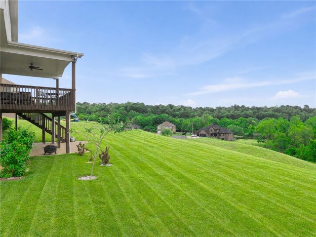 369 Durst Rd, North Huntingdon, PA 15642