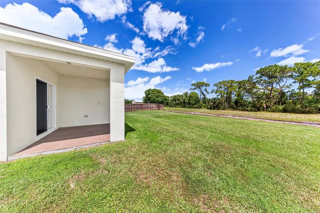 282 SW Ridgecrest Drive, Port St Lucie, FL 34953