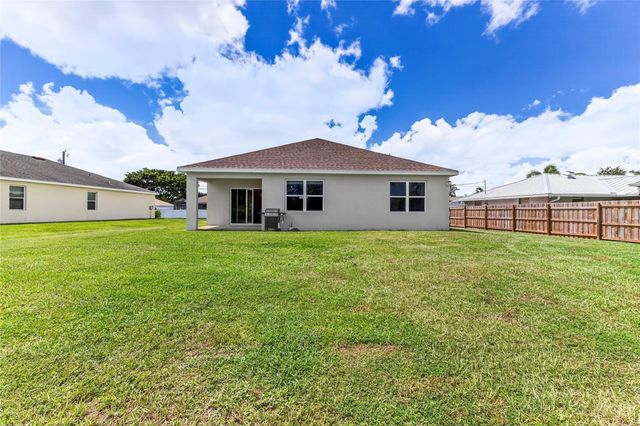 282 SW Ridgecrest Drive, Port St Lucie, FL 34953